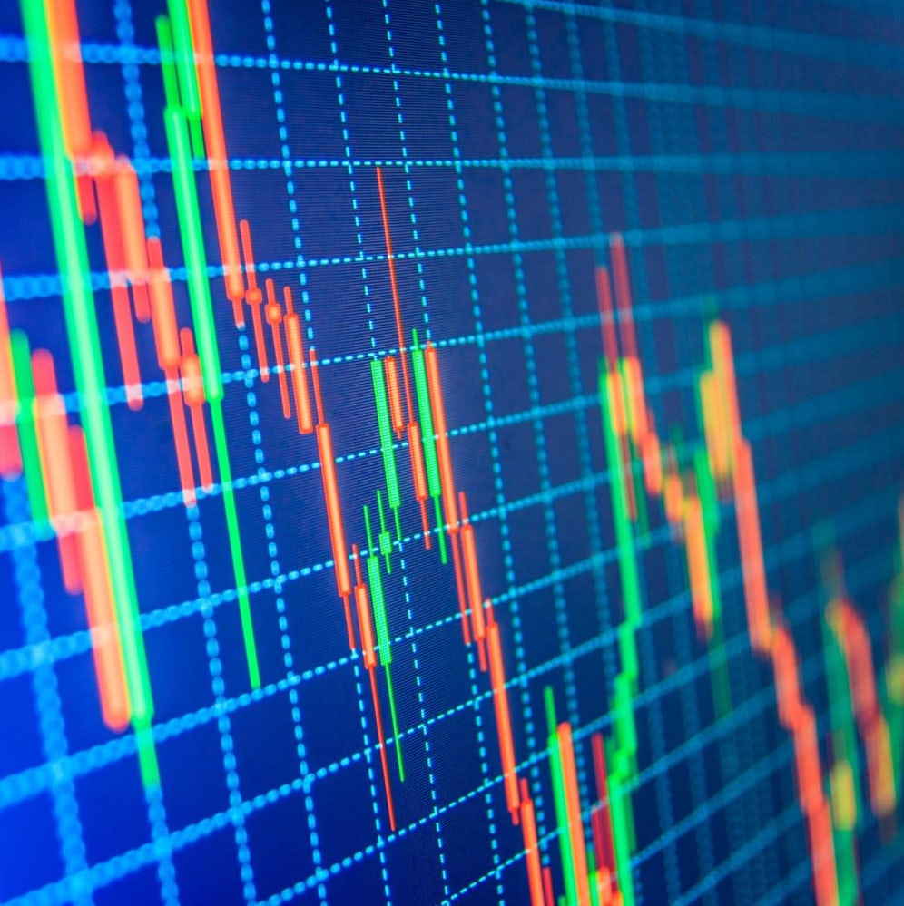 Memory effects in stock price dynamics: evidences of technical trading