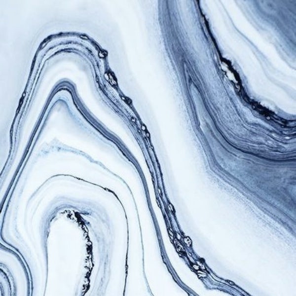 Robustness and assortativity for diffusion-like processes in scale-free networks